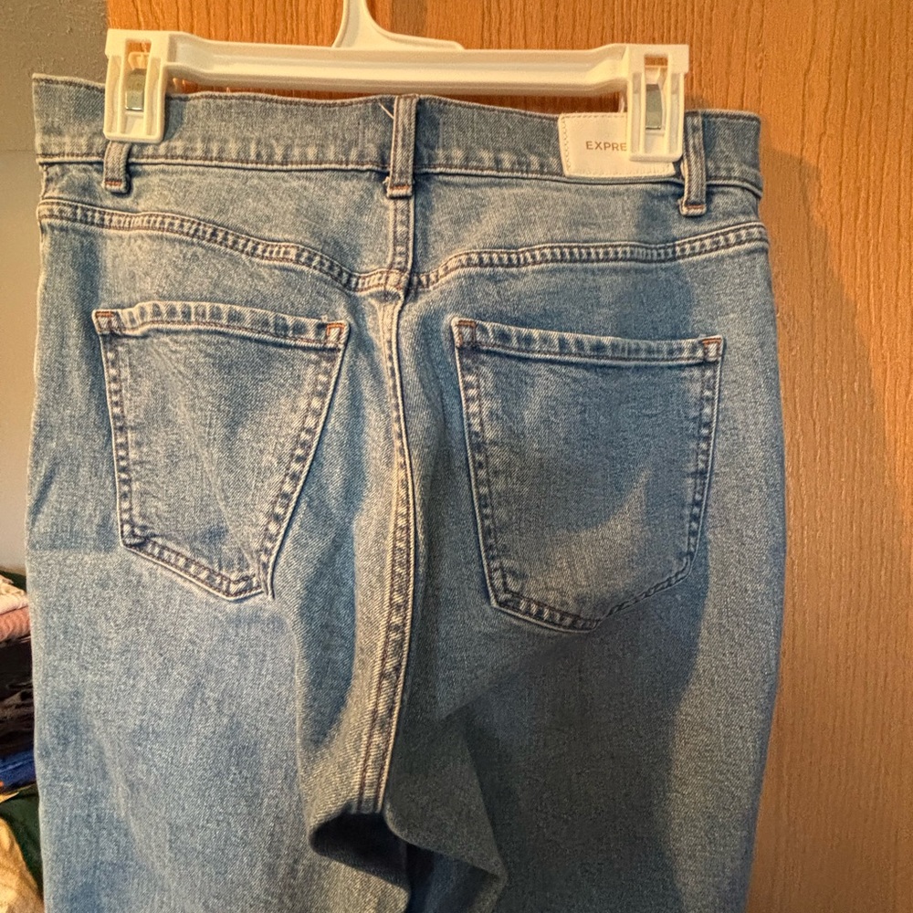 Express Super High Rise Mom Jean - Picture 2 of 6